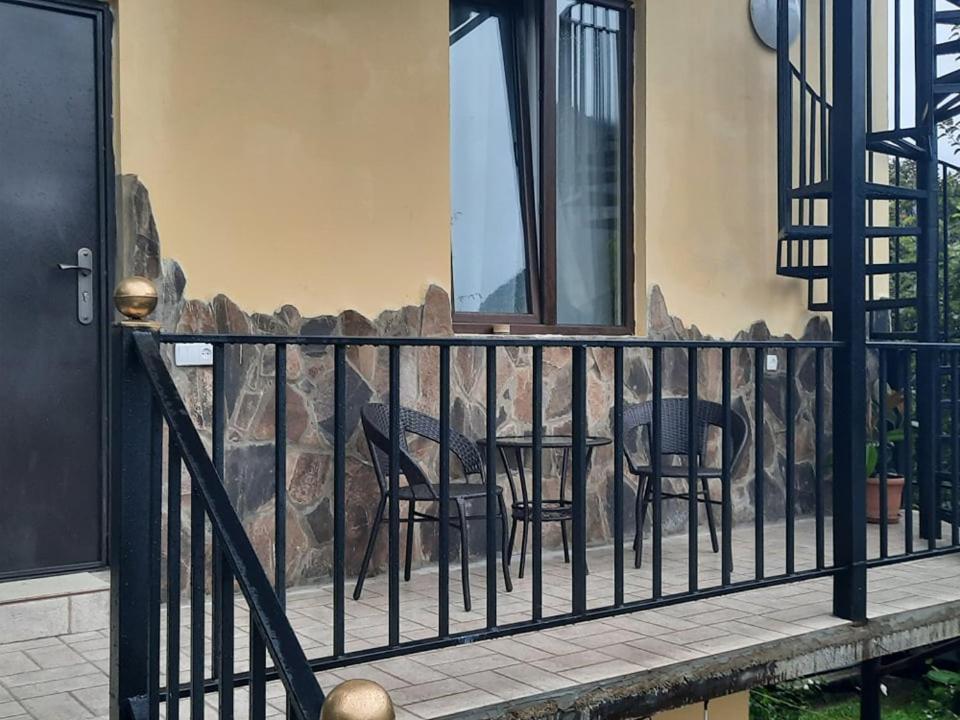 Guest House Bochora Borjomi ภายนอก รูปภาพ