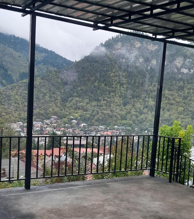 Guest House Bochora Borjomi ภายนอก รูปภาพ