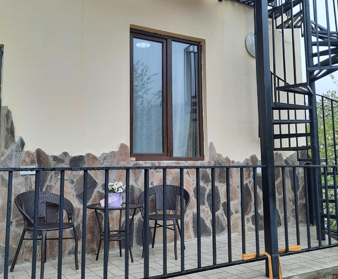 Guest House Bochora Borjomi ภายนอก รูปภาพ
